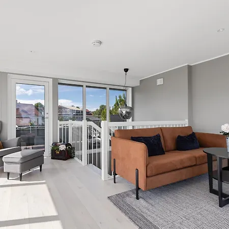 Sentrumsnaer Toppleilighet Med To Soverom Appartement