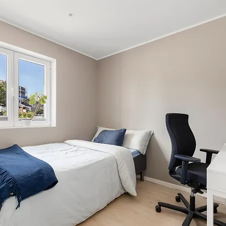 Appartement Sentrumsnaer Toppleilighet Med To Soverom *