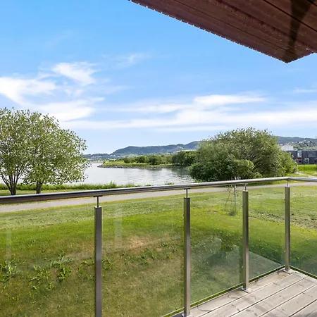 Sentrumsnaer Toppleilighet Med To Soverom * Trondheim