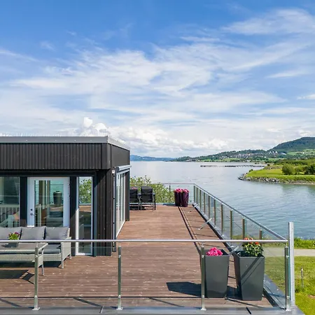Sentrumsnaer Toppleilighet Med To Soverom 公寓 *