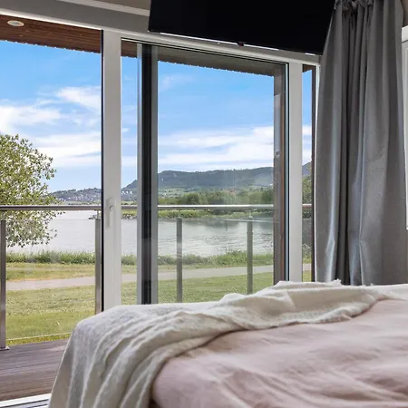 Appartement Sentrumsnaer Toppleilighet Med To Soverom