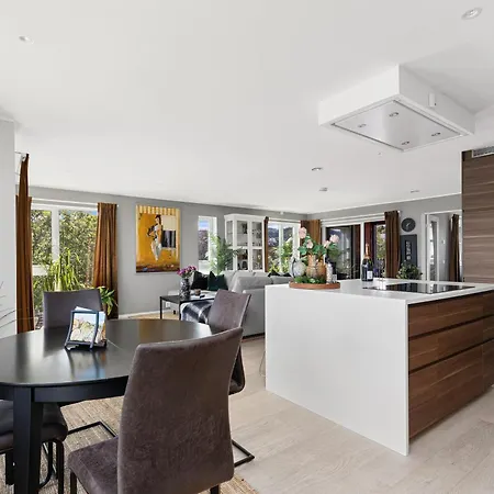 Apartment Sentrumsnaer Toppleilighet Med To Soverom Trondheim