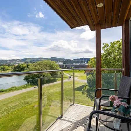 Sentrumsnaer Toppleilighet Med To Soverom Appartement