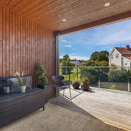 Appartement Sentrumsnaer Toppleilighet Med To Soverom
