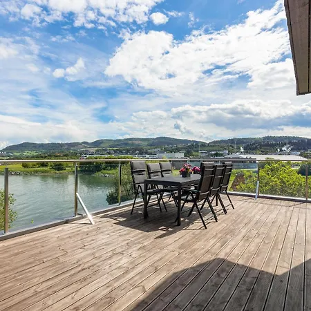 Sentrumsnaer Toppleilighet Med To Soverom Appartement